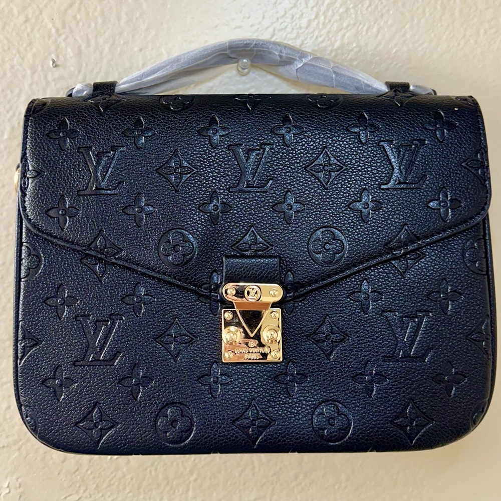 Black Bag - Picture 2 of 9